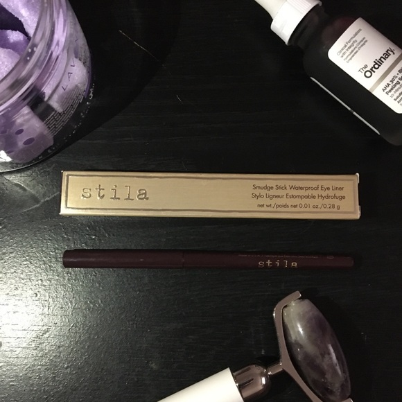 Stila Waterproof Eye Liner in Deep Burgundy - Picture 2 of 4